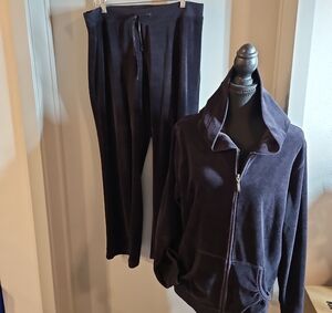 Women's Elegant Black Velour Jogger Set